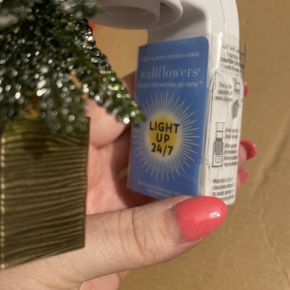 Bath & Body Works‎ 2020 PINE TREE NIGHTLIGHT Wallflowers Fragrance Plug - Picture 2 of 2